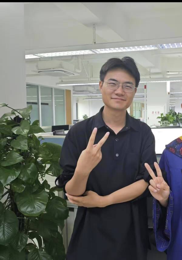 members/students/huangsicong.jpg